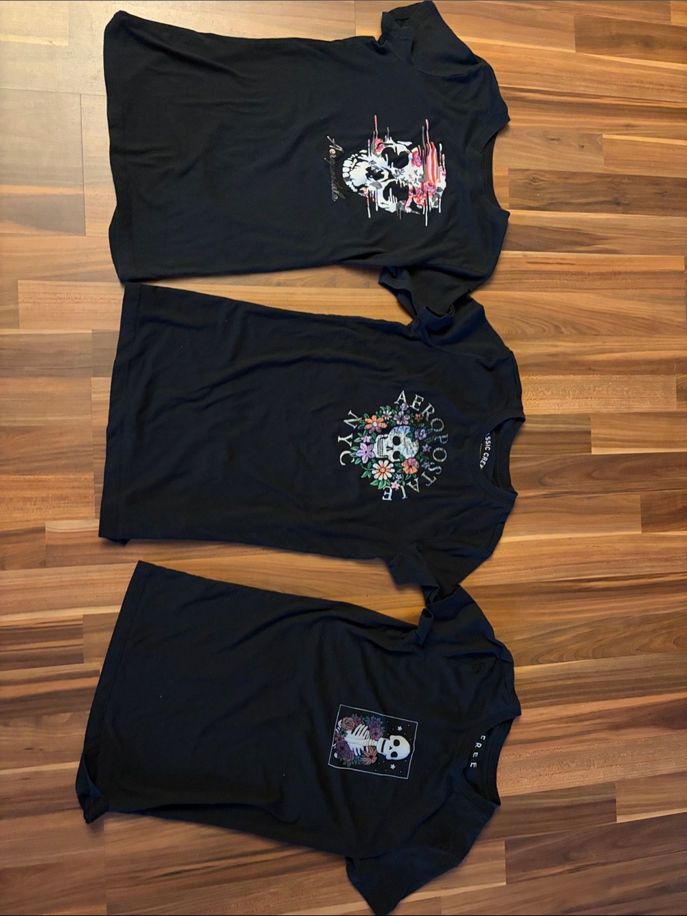Aeropostale women girls size small Black Graphic Skull Tee - Black set of 3
